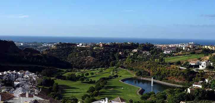 Meerblick von der Terrasse über den Golfclub Los Arqueros